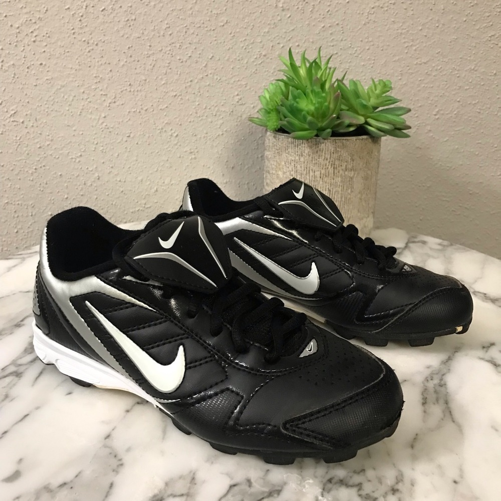NIKE | Low Cleats | Baseball/Softball | Unisex | Black | Size 2.5Y | 375561-011